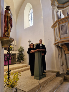 Chrsitina Flauder und Dekan Hohenberger